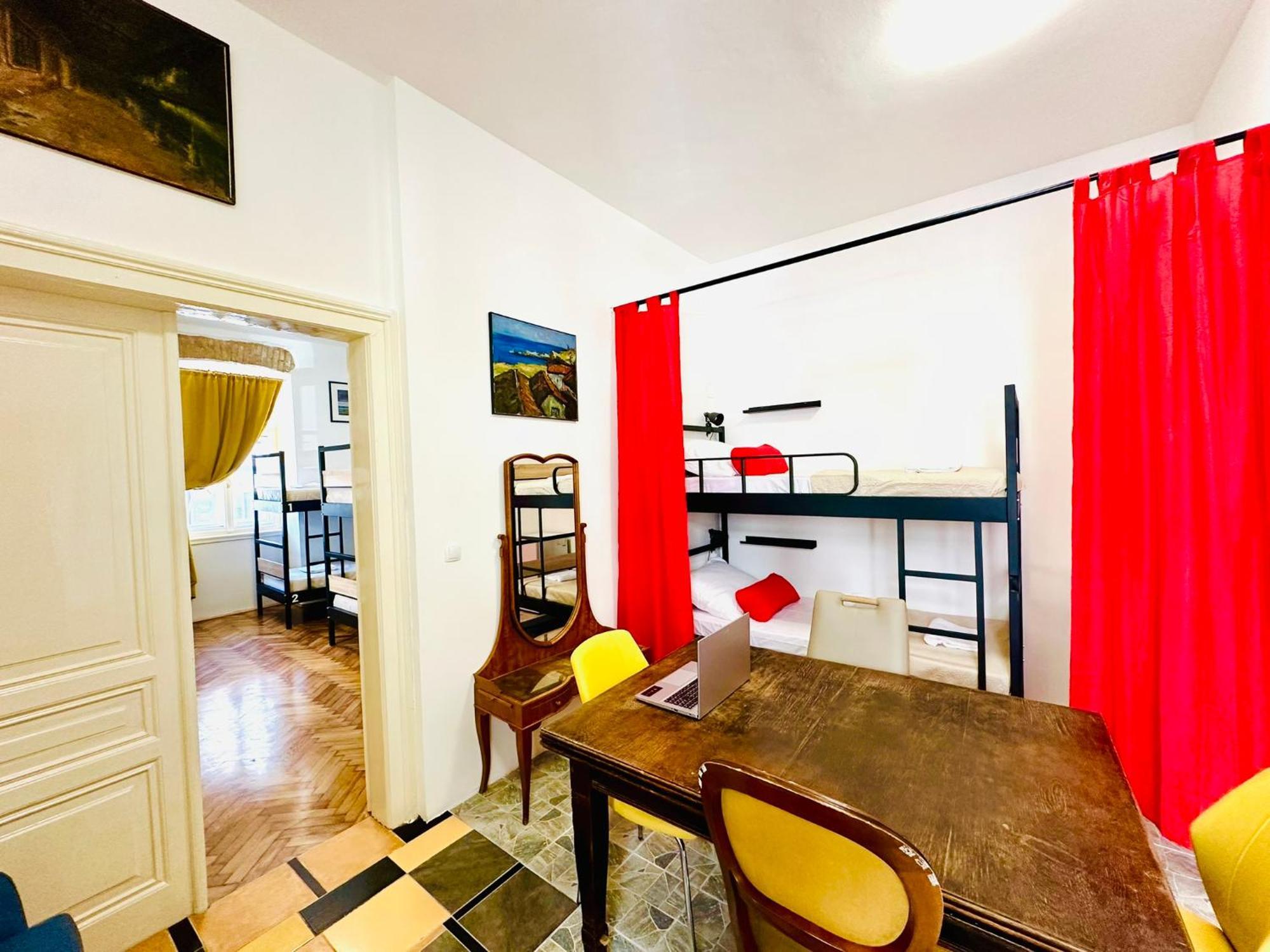 Hostel Art & Joy Пула Екстериор снимка