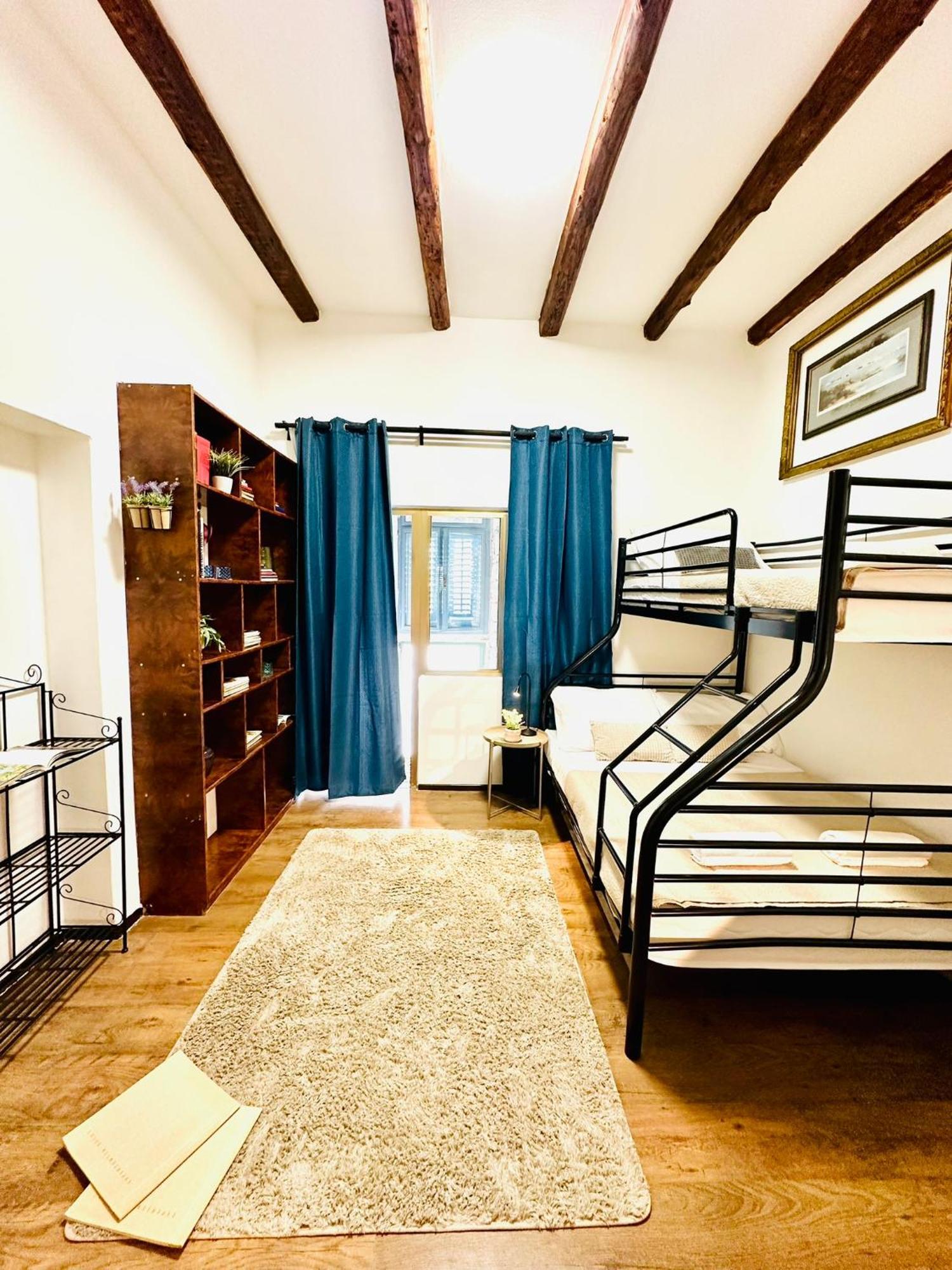 Hostel Art & Joy Пула Екстериор снимка